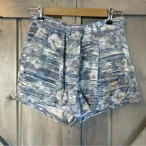 Lululemon &go Keepsake Short
Blurry Belle Multi size 8 - Picture 6 of 10